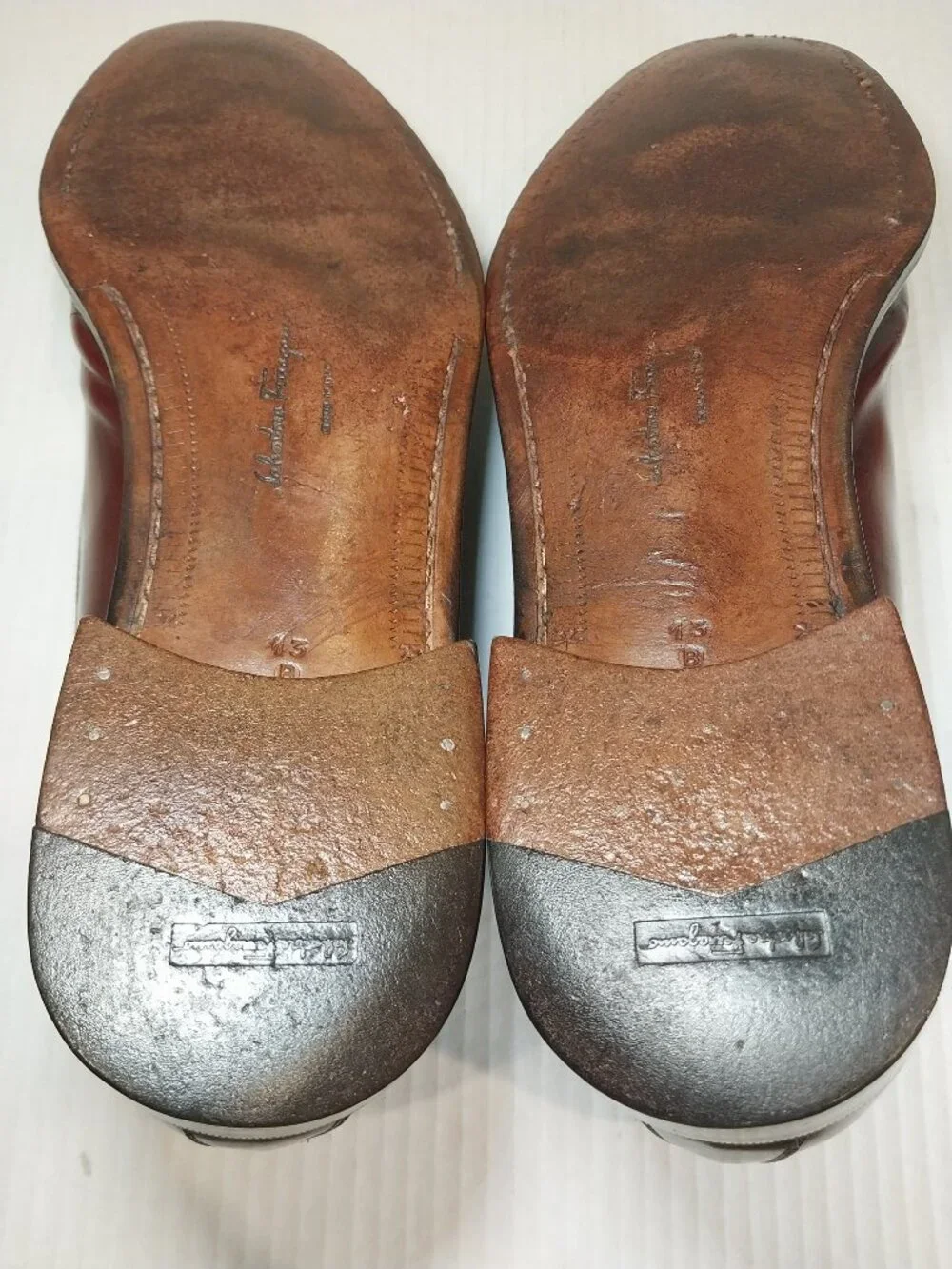 SALVATORE FERRAGAMO men's (SAVE $800) size 13 B brown Oxford.
